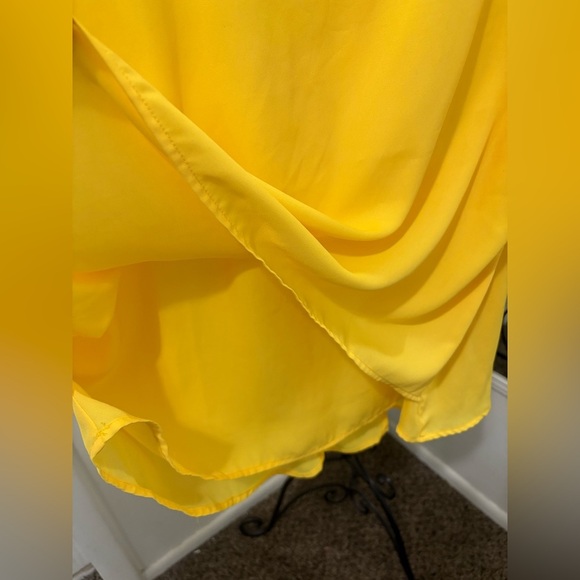 Tacera Sunny Yellow Sleeveless Tank Top - Picture 3 of 6